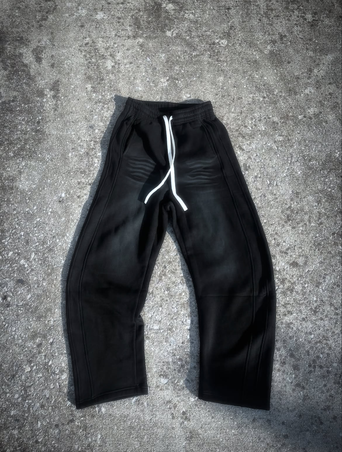 CURVED WIDE LEG SWEATPANTS